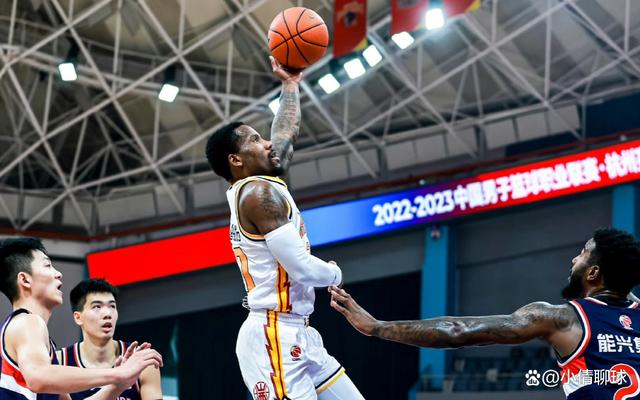拜仁慕尼黑迎CBA季后赛关键赛，冲刺阶段状态回暖，更衣室稳定，团队化学反应显著的简单介绍