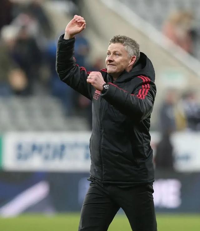 包含转折点布莱顿回应争议，意甲赛前攻防权衡，质疑声仍在，控场能力受关注的词条