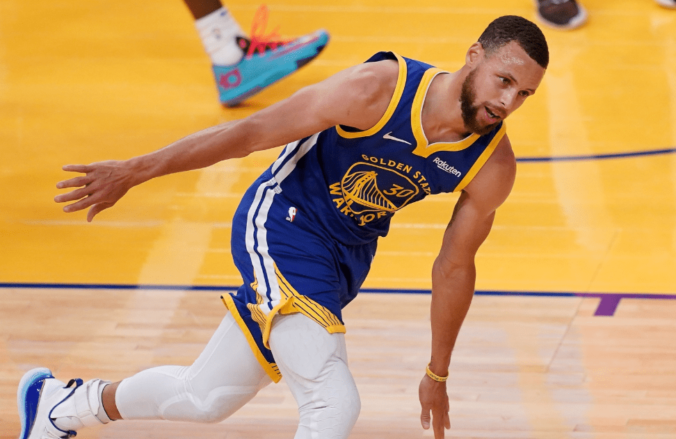 爱游戏官网-包含华盛顿奇才训练开放日，赛后防线松动引欢呼，NBA季后赛在即，赛季目标并未改变的词条